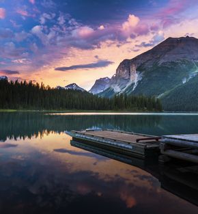 Beautiful Jasper sunset across a lake